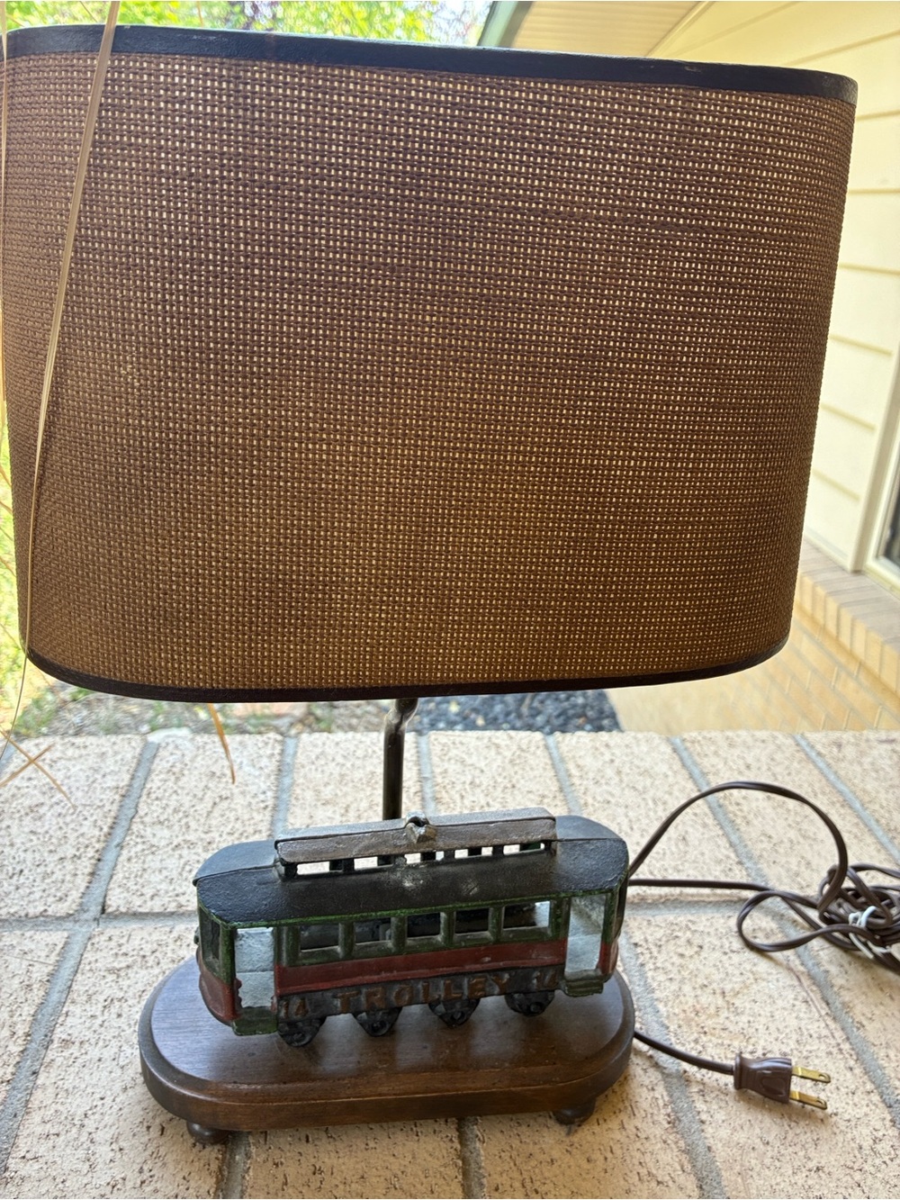 Cast iron Train trolley Lamp Vtg 1970 Trolley Train Car Bedside Lamp Orig. Shade